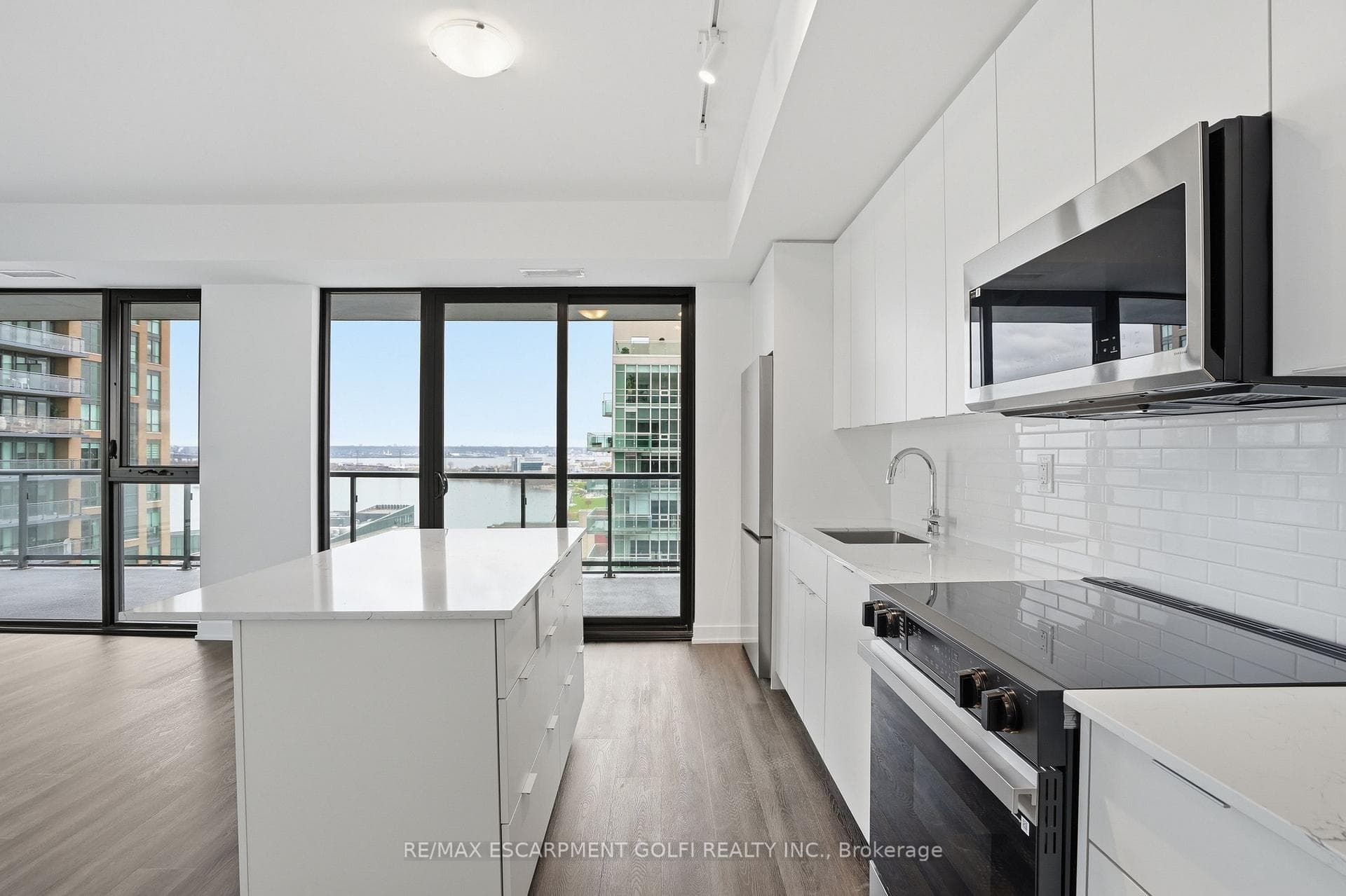 2075 Lakeshore Road Unit 1408 photo 4