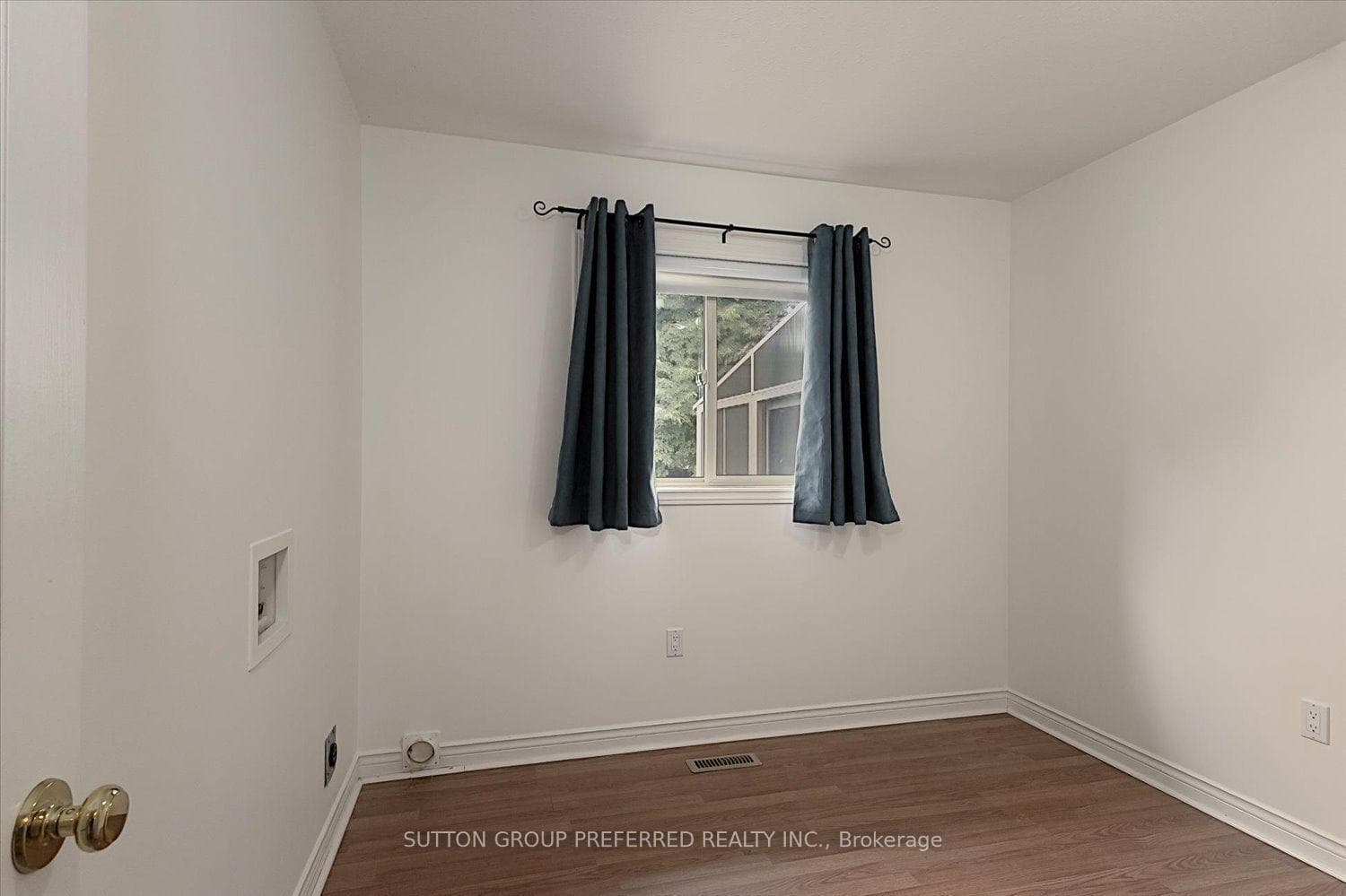 3RD BEDROOM WITH LAUNDRY HOOK UP