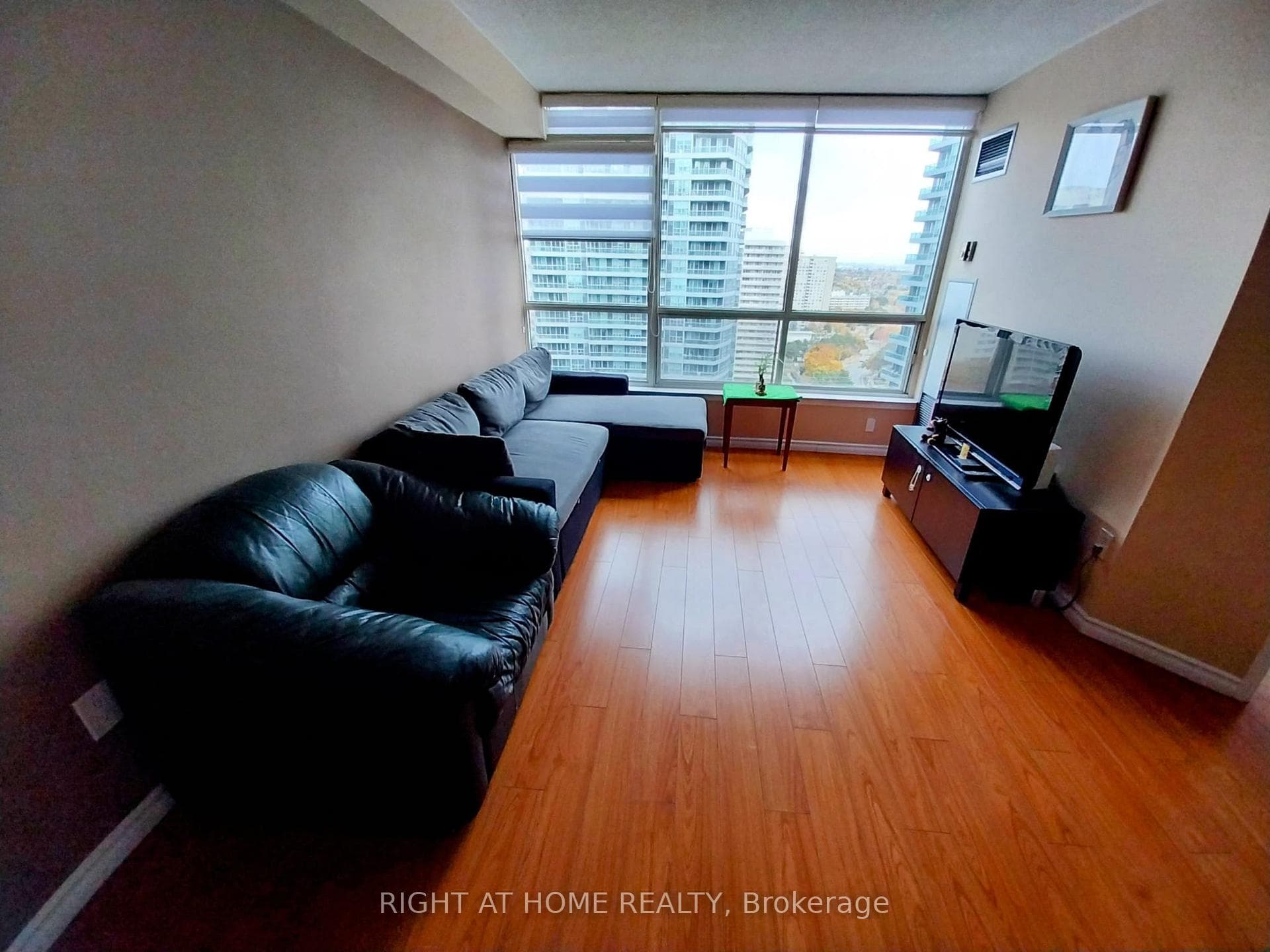 55 Elm Drive Unit 1807 photo 5