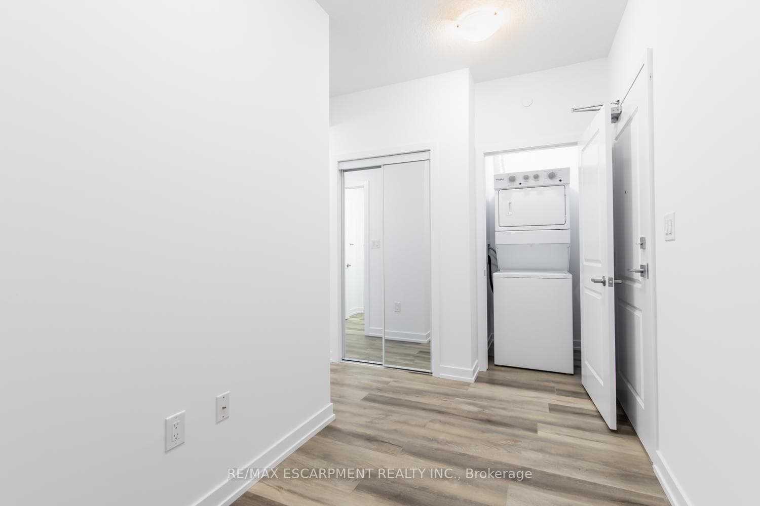 470 Dundas Street Unit 306 photo 5
