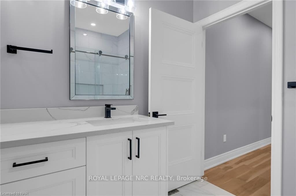 730 CLARENCE Street photo 25