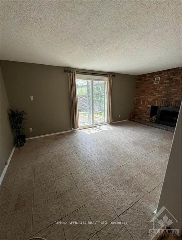 1097 CHATEAU Crescent photo 9