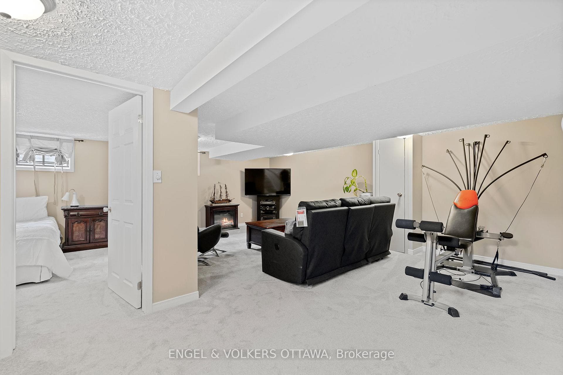 2055 Thorne Avenue photo 21