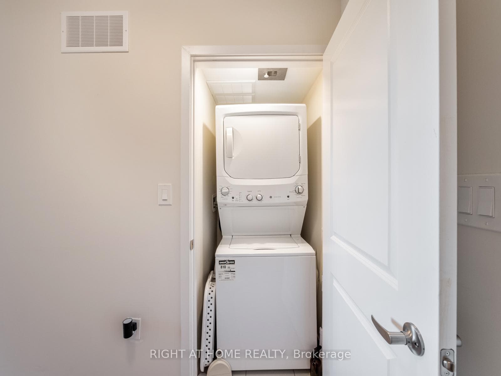 2550 Castlegate Crossing Unit 403 photo 37
