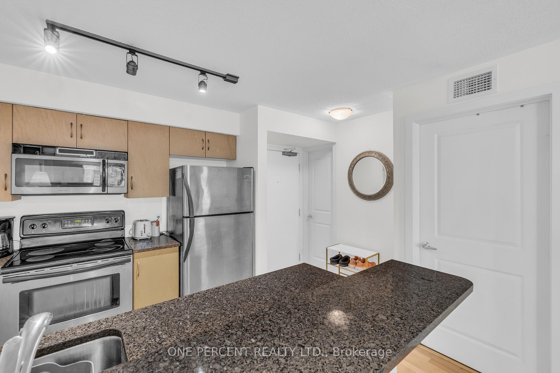 138 Somerset Street Unit 907 photo 18