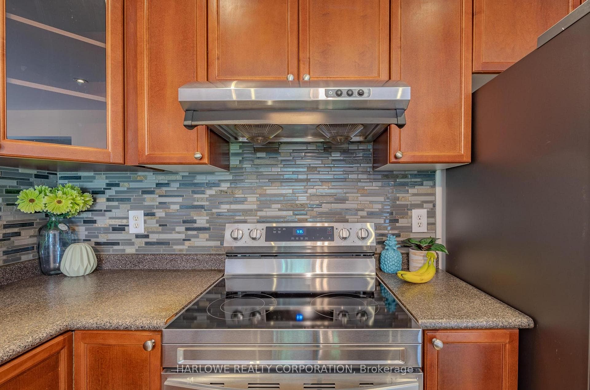 284 Bons Avenue photo 17