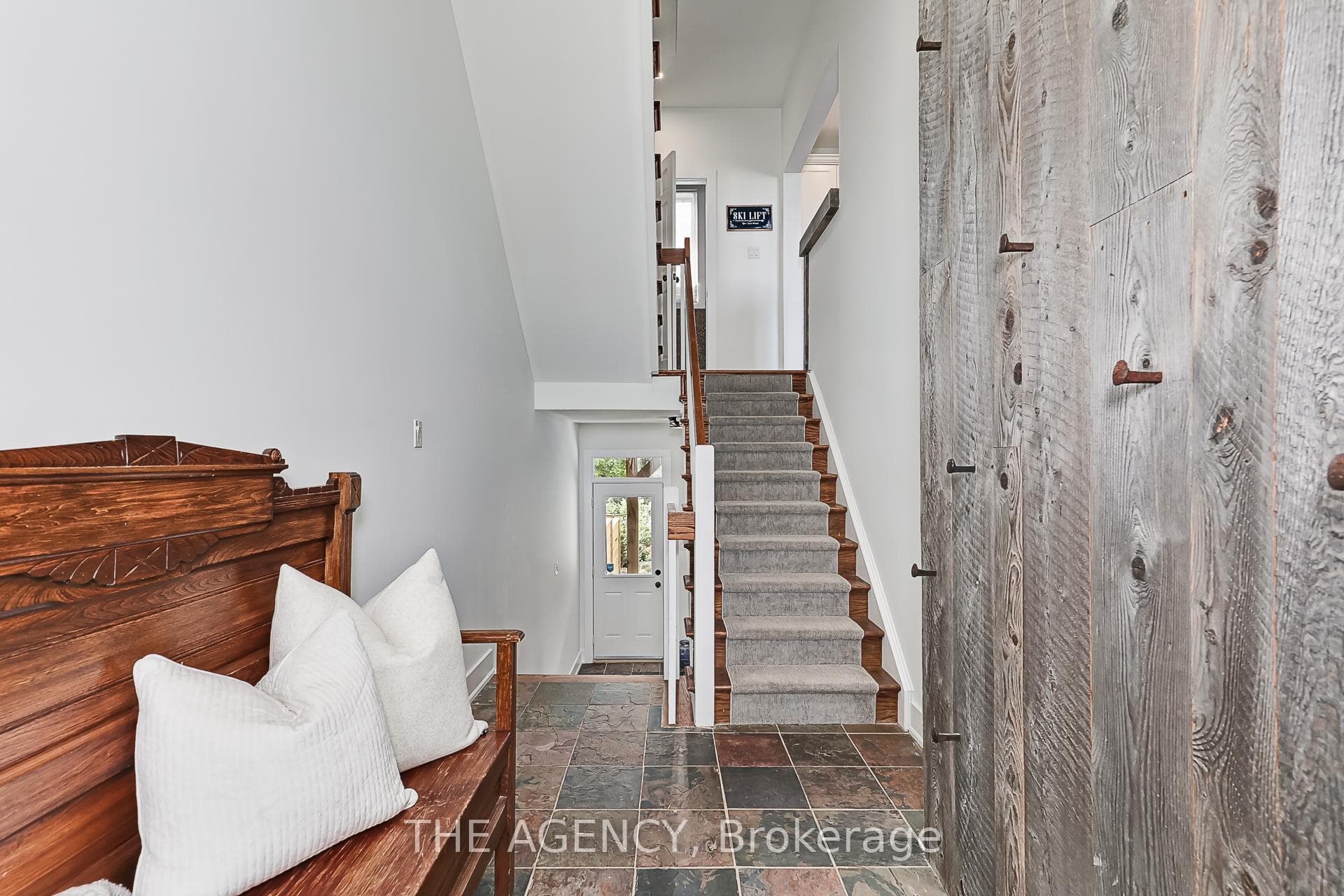 129 Venture Boulevard photo 5