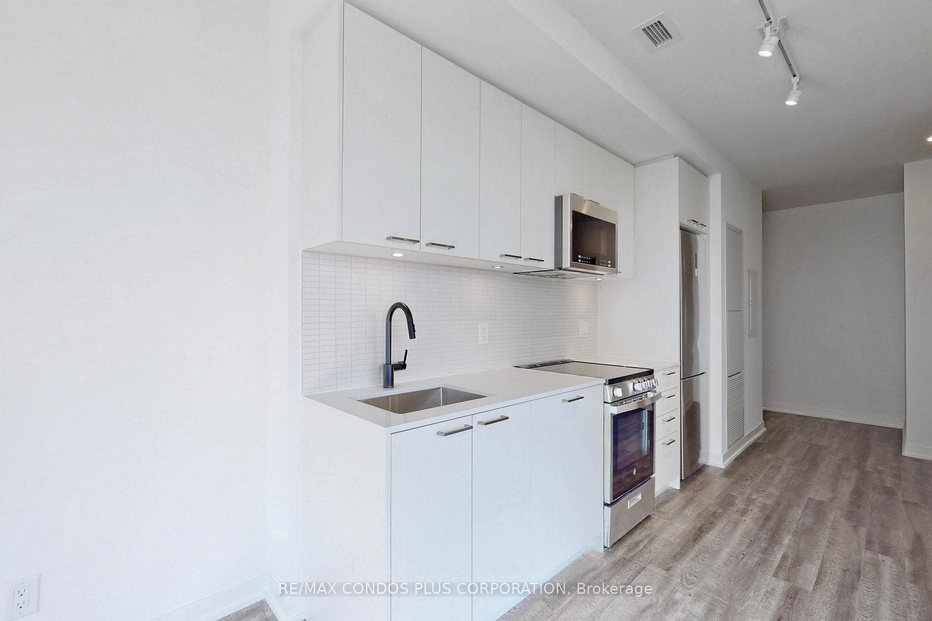 1808 St Clair Avenue Unit 706 photo 11