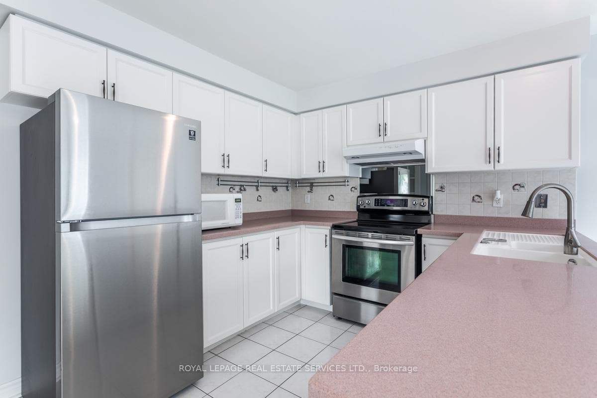 6058 Leeside Crescent photo 6
