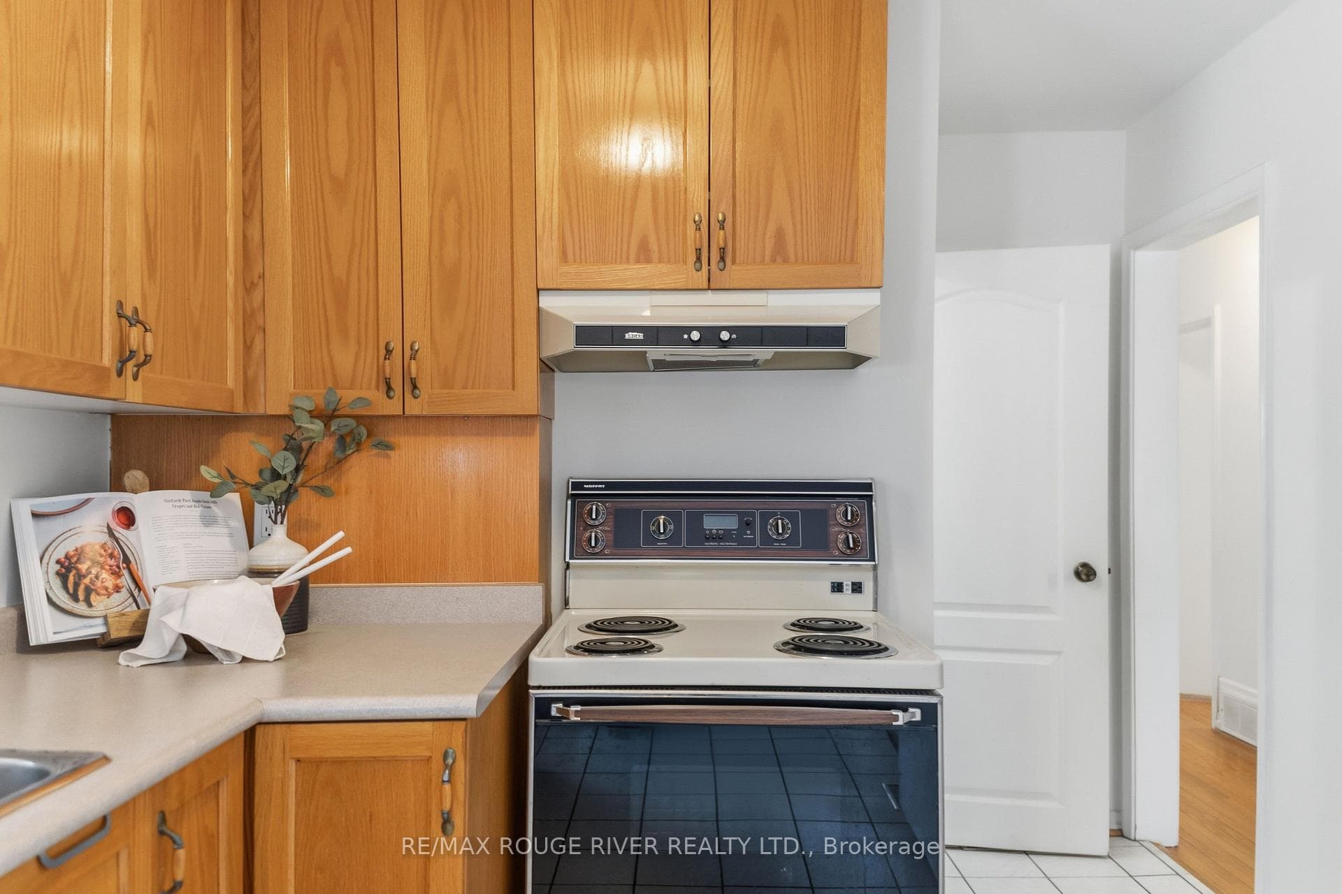 51 Sharbot Avenue photo 13