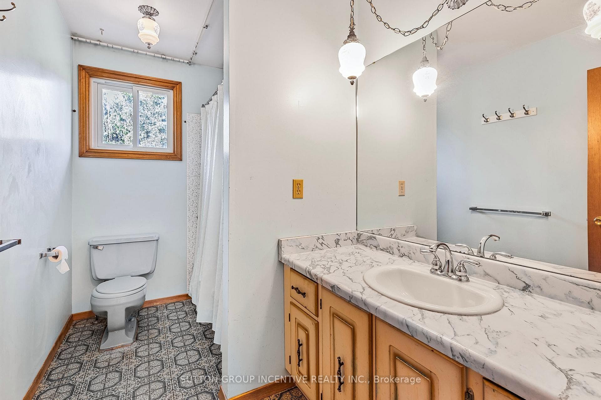 5 Alexander Road photo 16