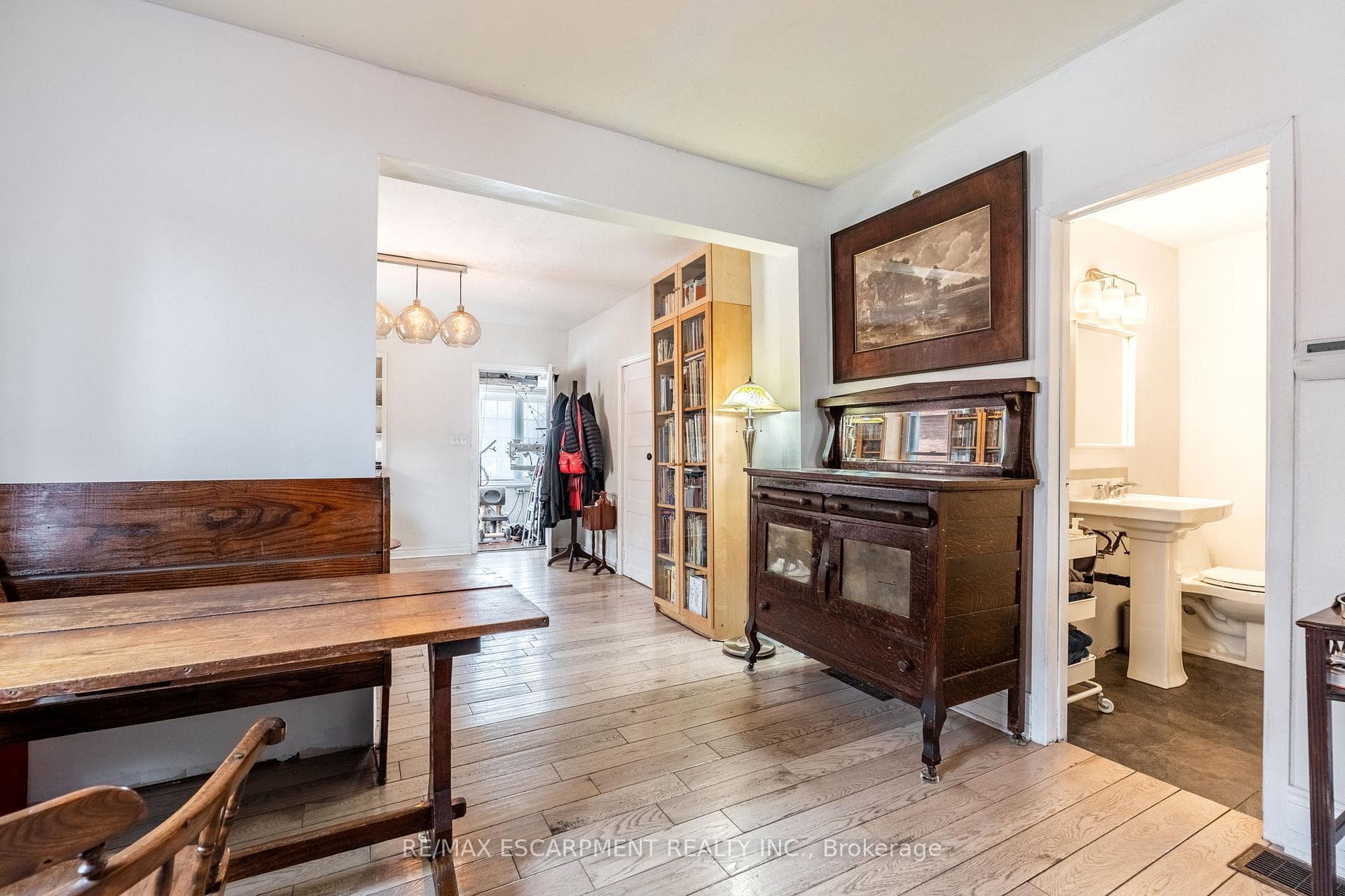 144 Dufferin Street photo 5