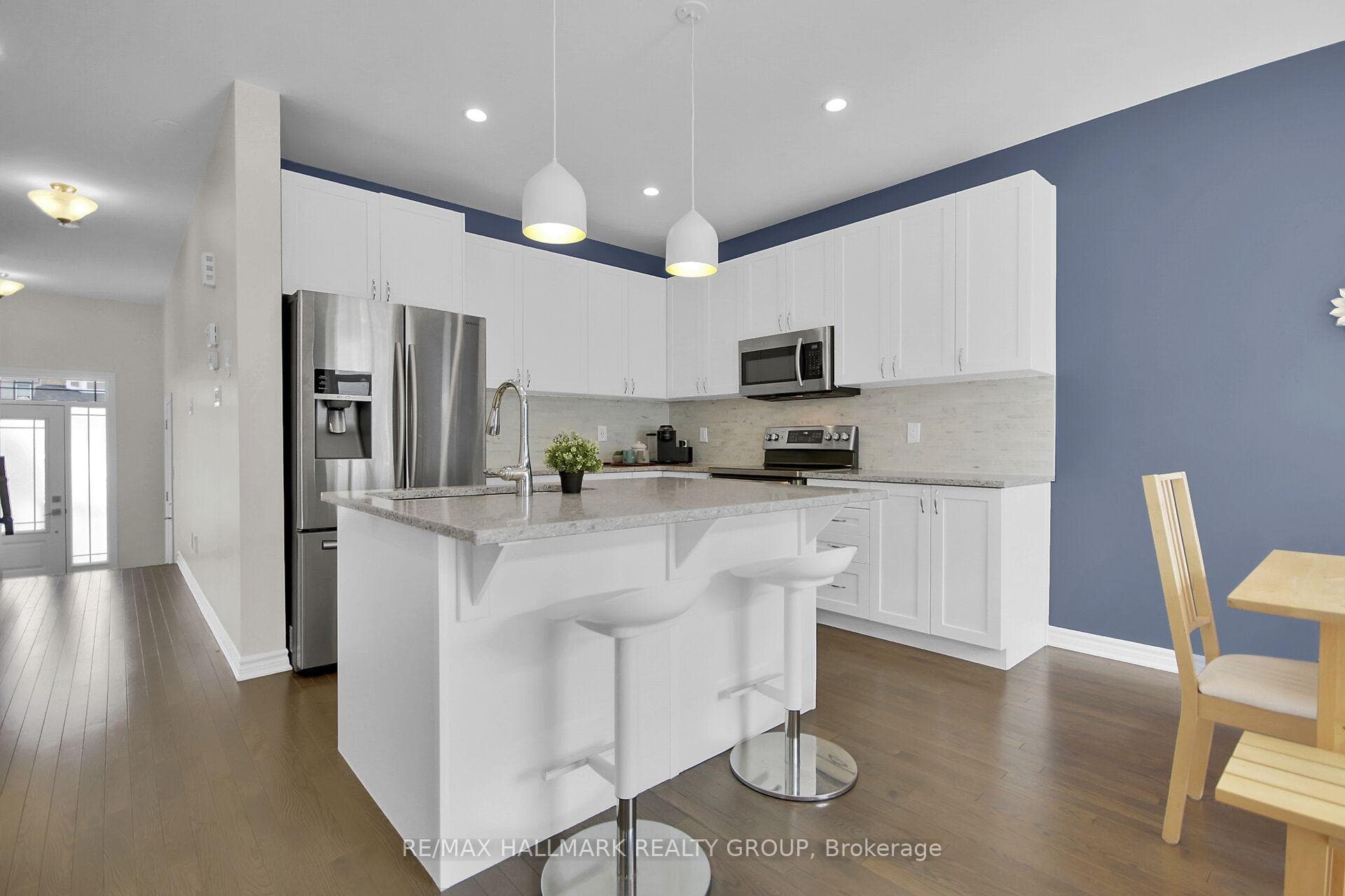 225 Rivertree Street photo 5