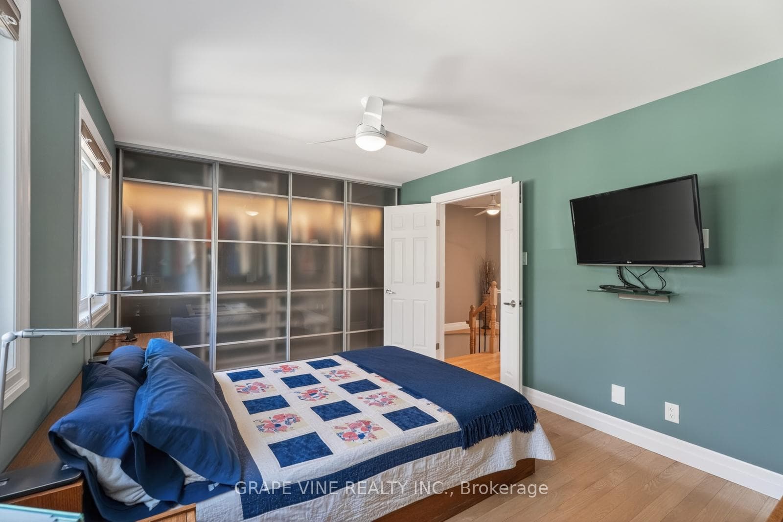 142 College Circle photo 22