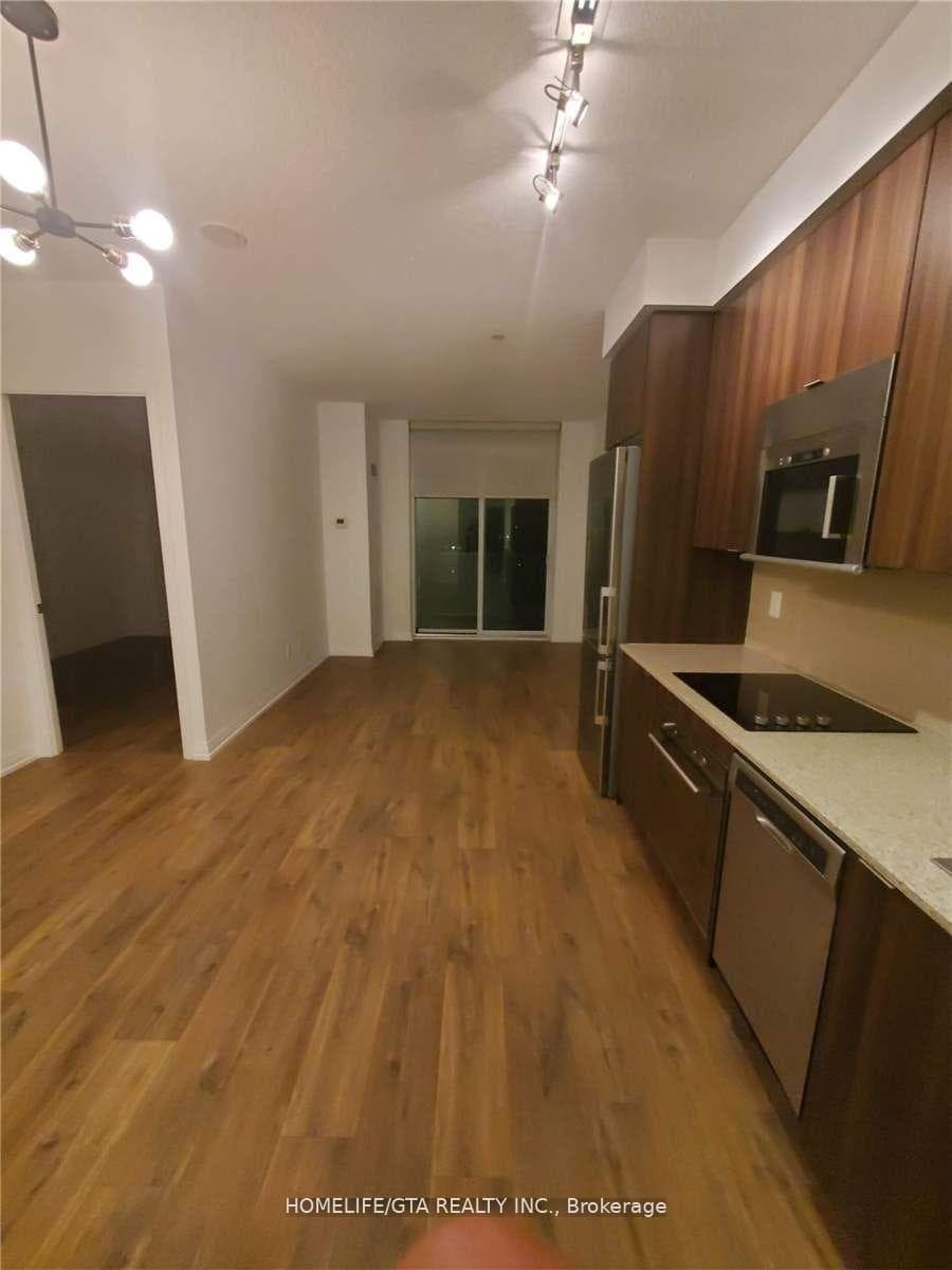 101 Erskine Avenue Unit 605 photo 4