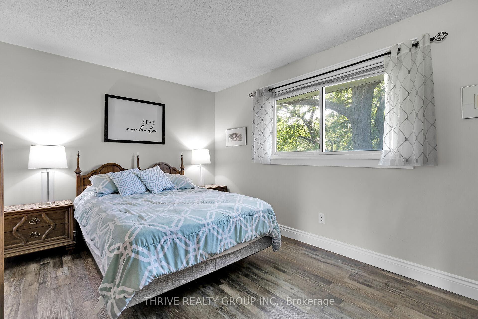 52 RENNY Crescent photo 8