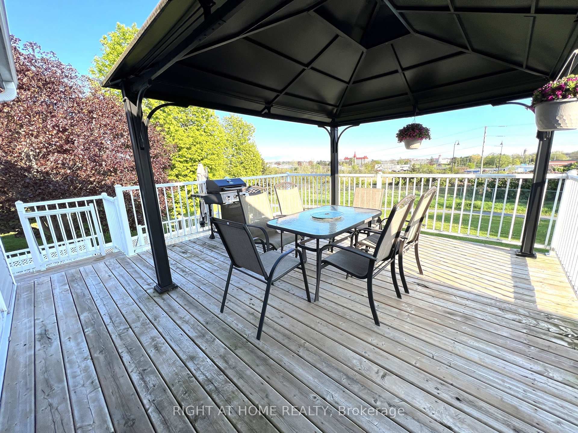 Large deck with beautiful view on the trail