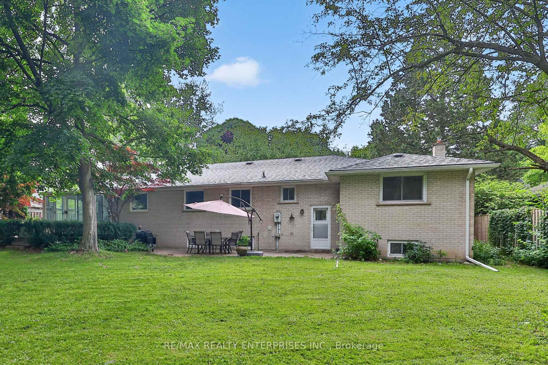 975 Cresthampton Lane photo 37