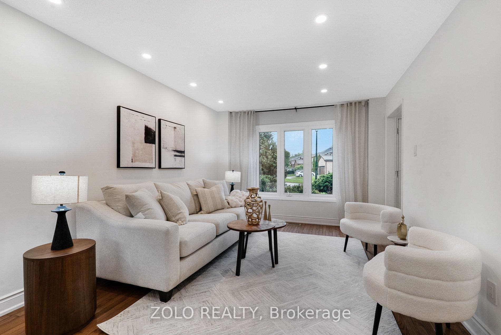 272 Elman Crescent photo 9