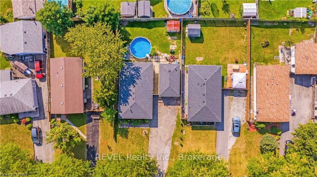 16 LANARK Crescent photo 21