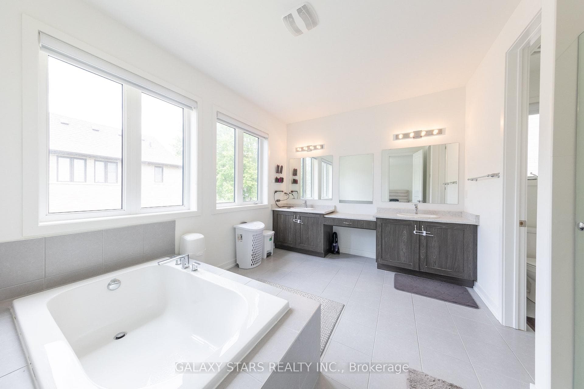 400 Finch Avenue Unit 31 photo 25