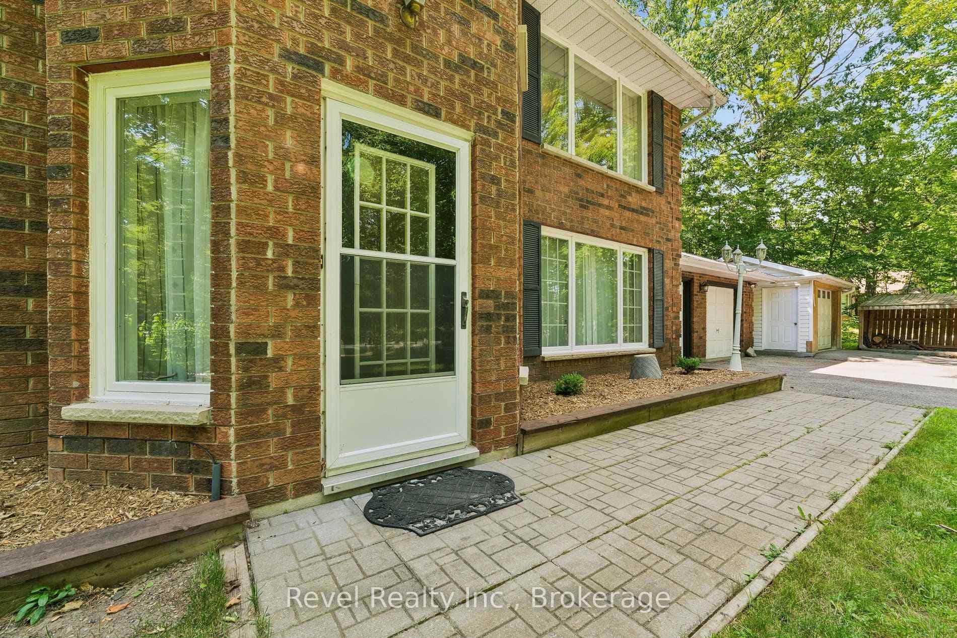 18 Bessie Avenue photo 6