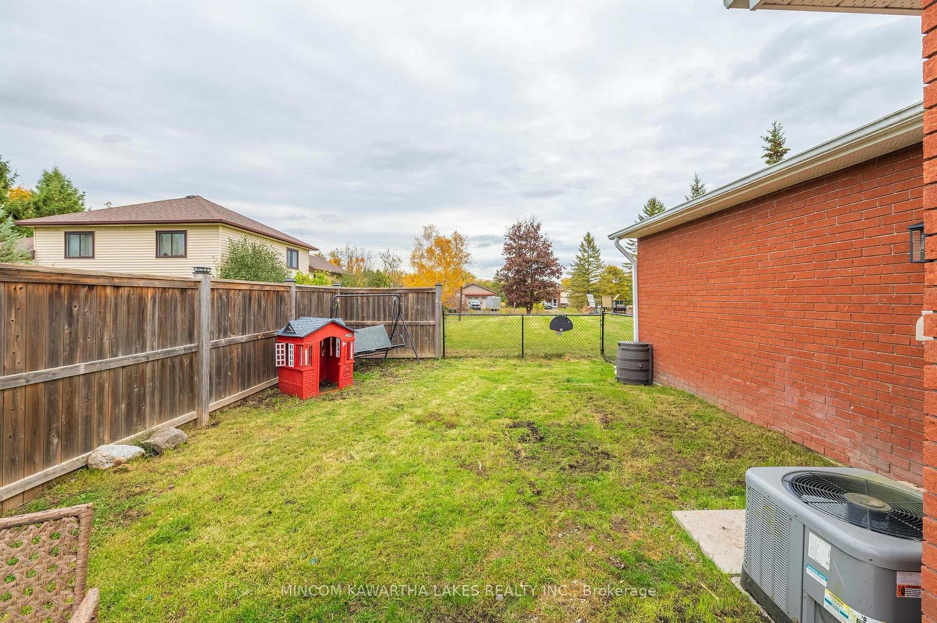 944 Blue Jay Street photo 40