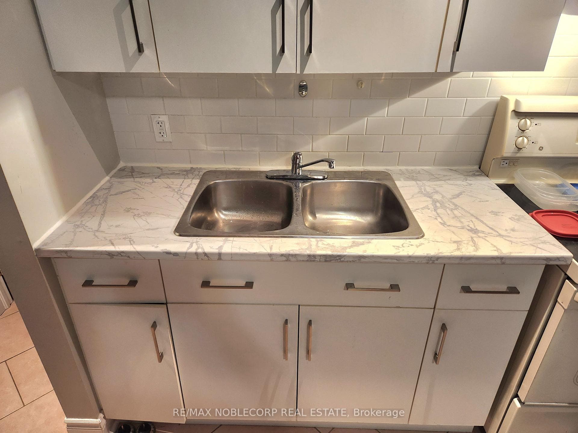 5 Twinberry Crescent Unit Lower photo 8
