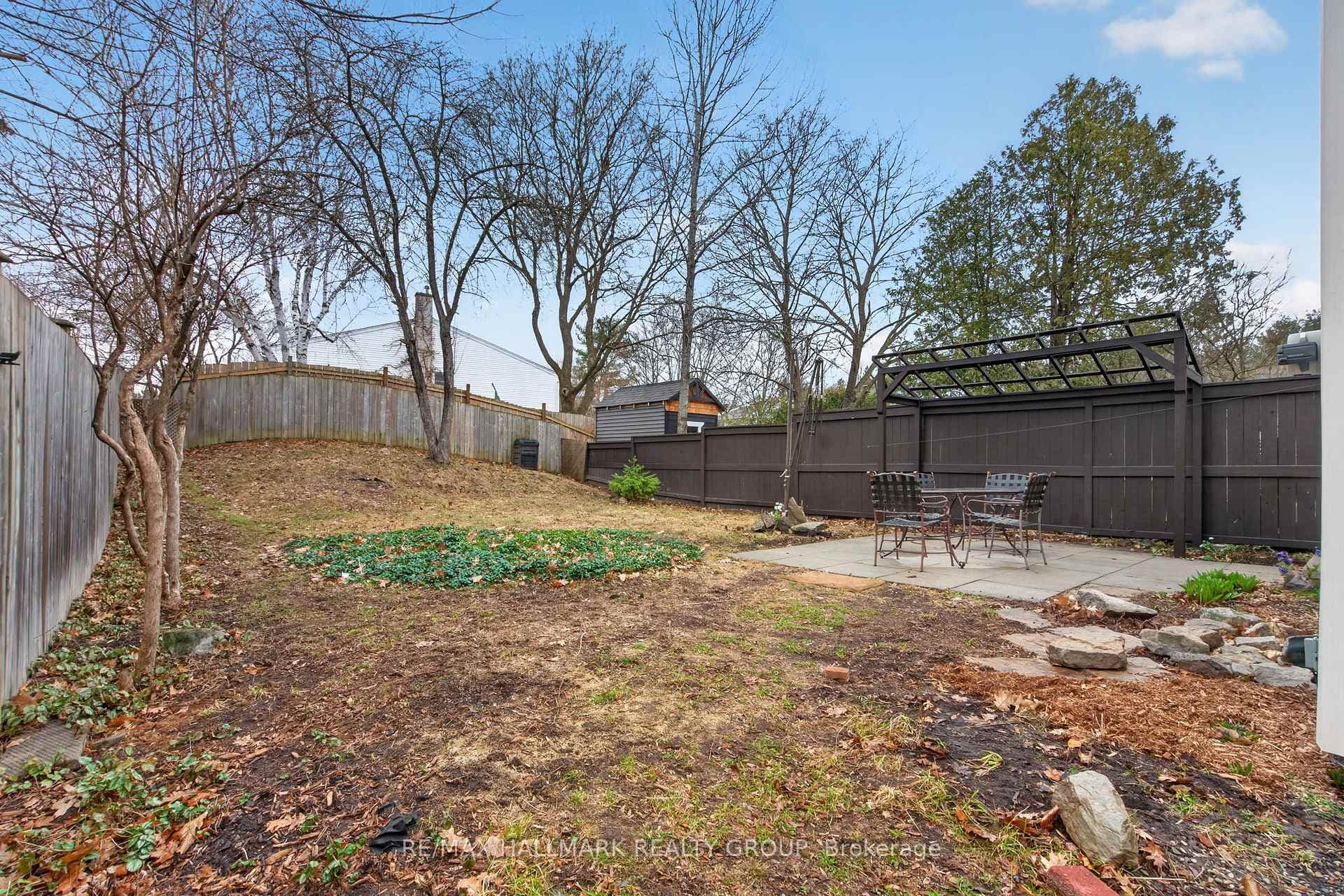 24 Hobart Crescent photo 32