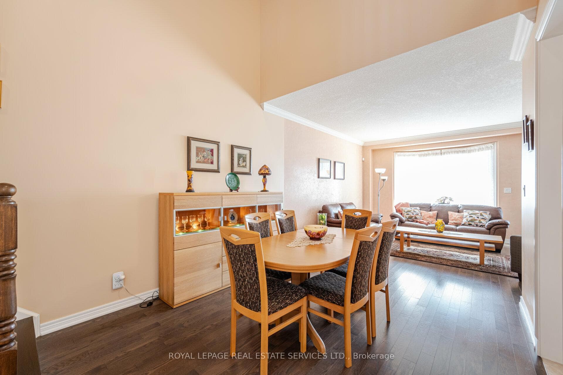 1393 Treeland Street photo 8