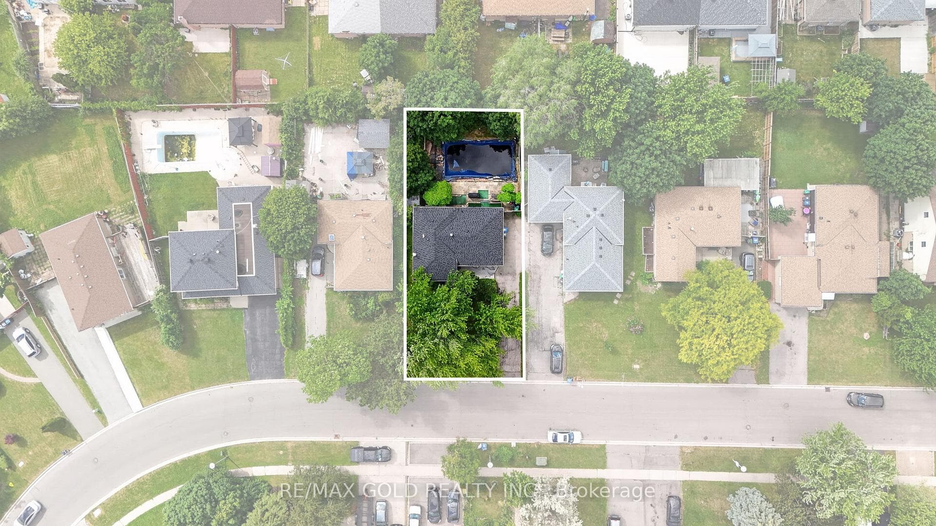 129 Folkstone Crescent photo 42
