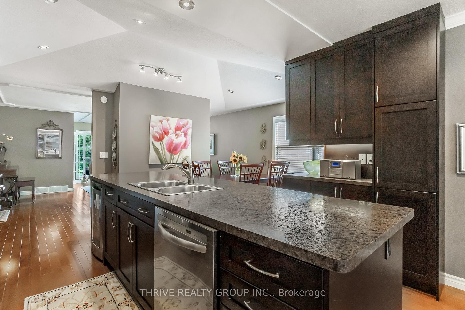 573 Lambton Street photo 10