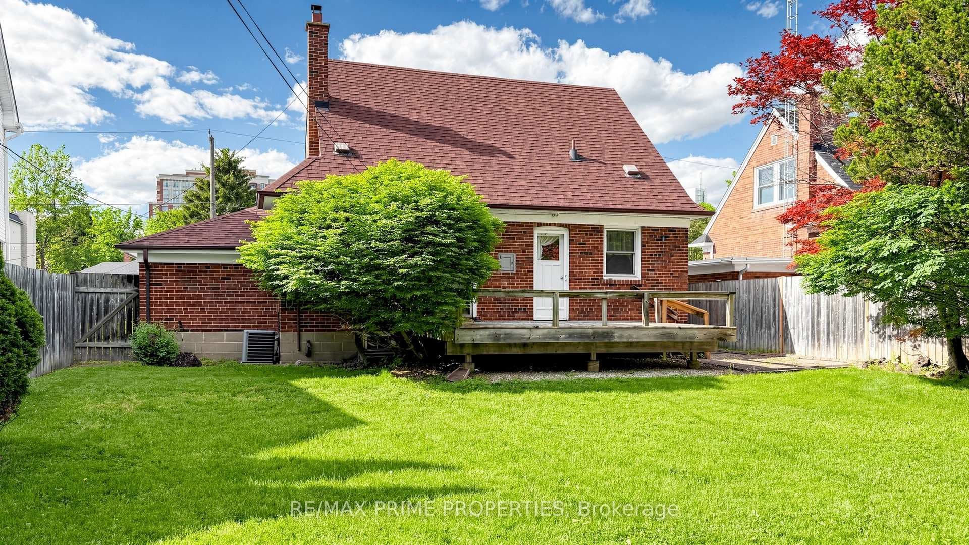 33 Irvington Crescent photo 31