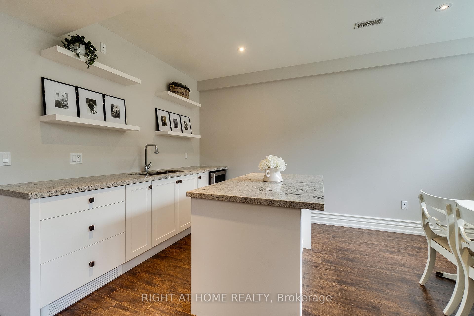 298 Felan Avenue photo 36