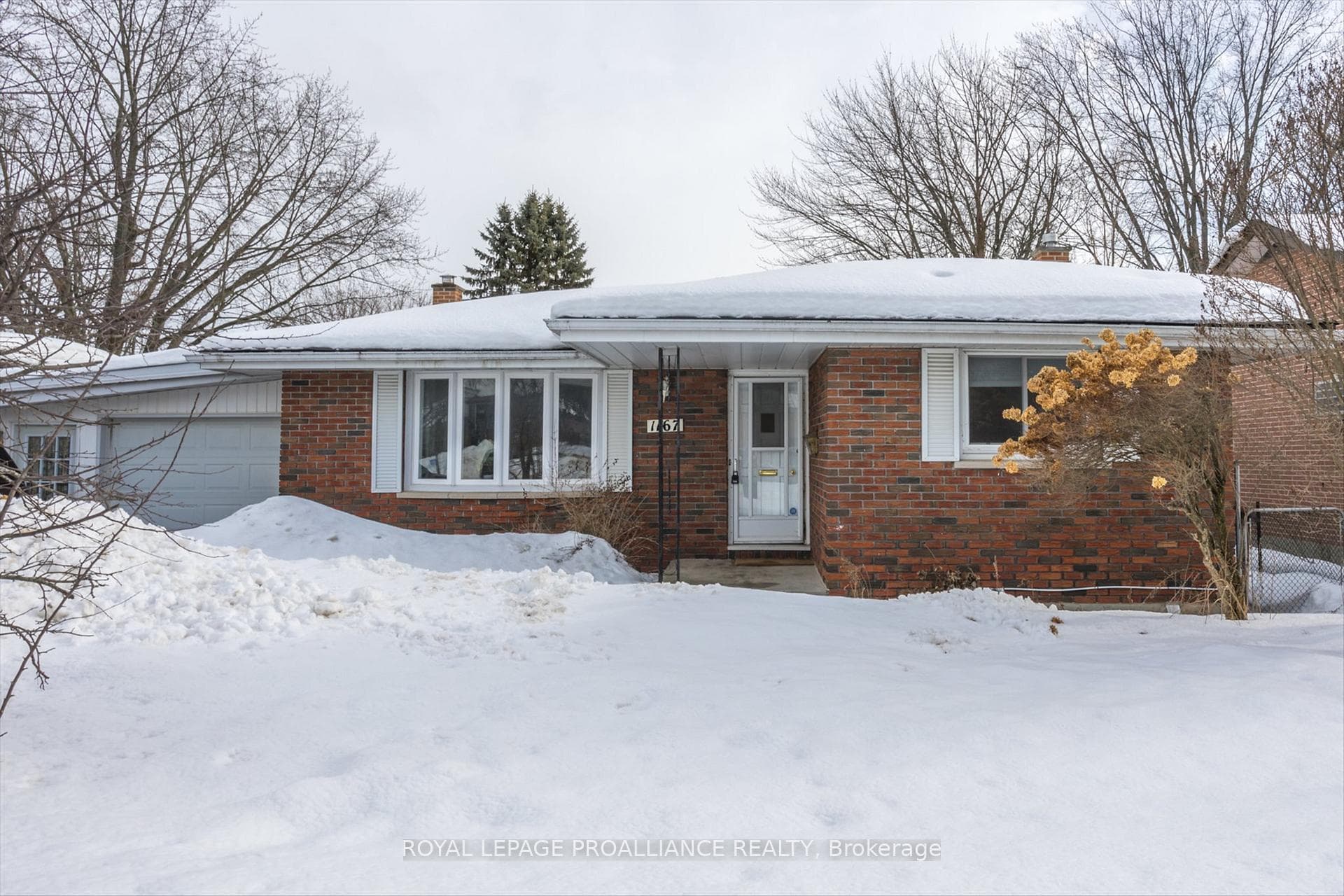 1167 Algonquin Boulevard photo 1