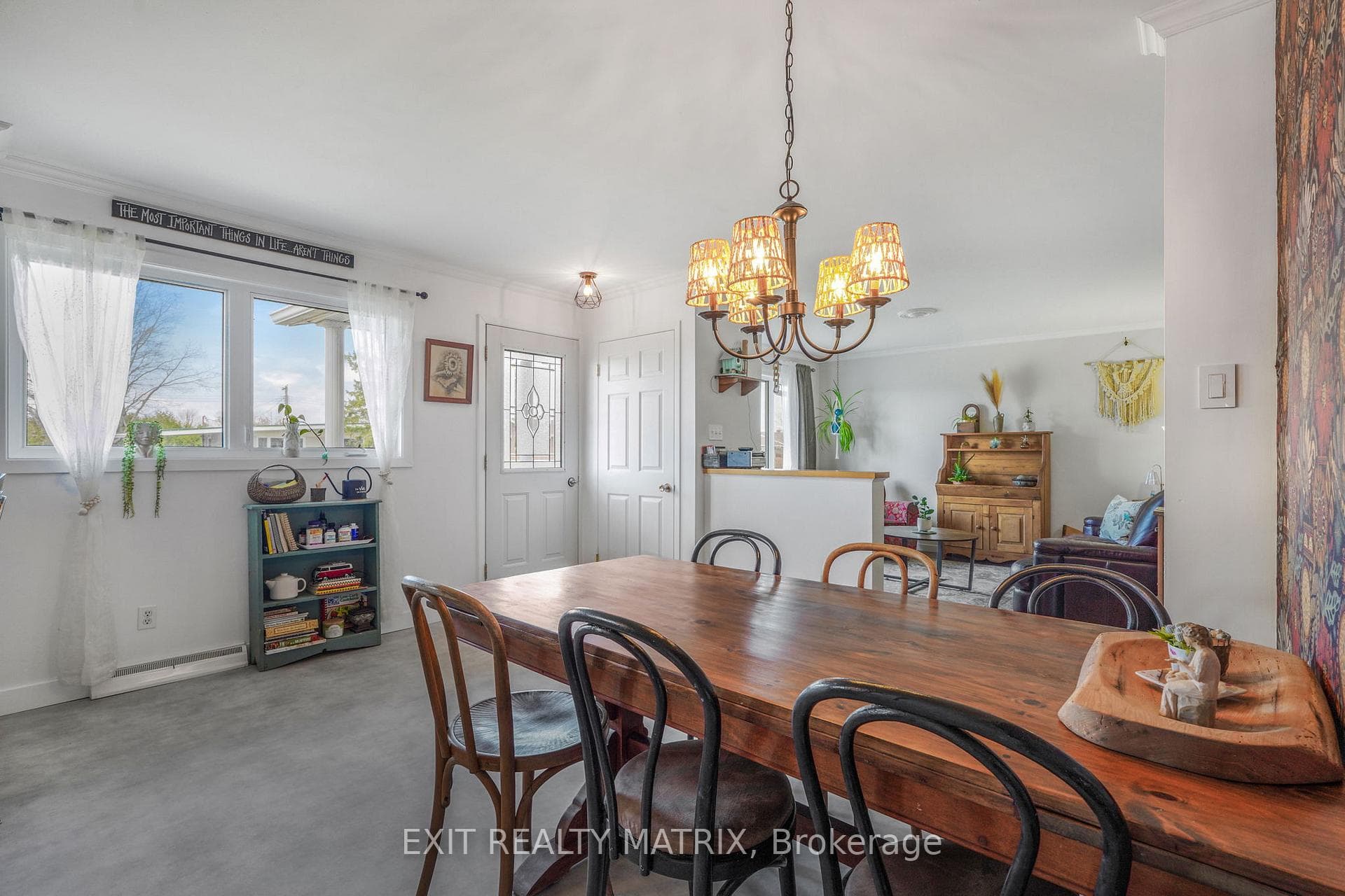 509 Ghislain Street photo 5
