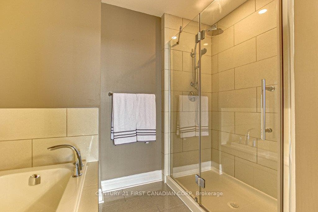 240 Villagewalk Boulevard Unit 805 photo 27