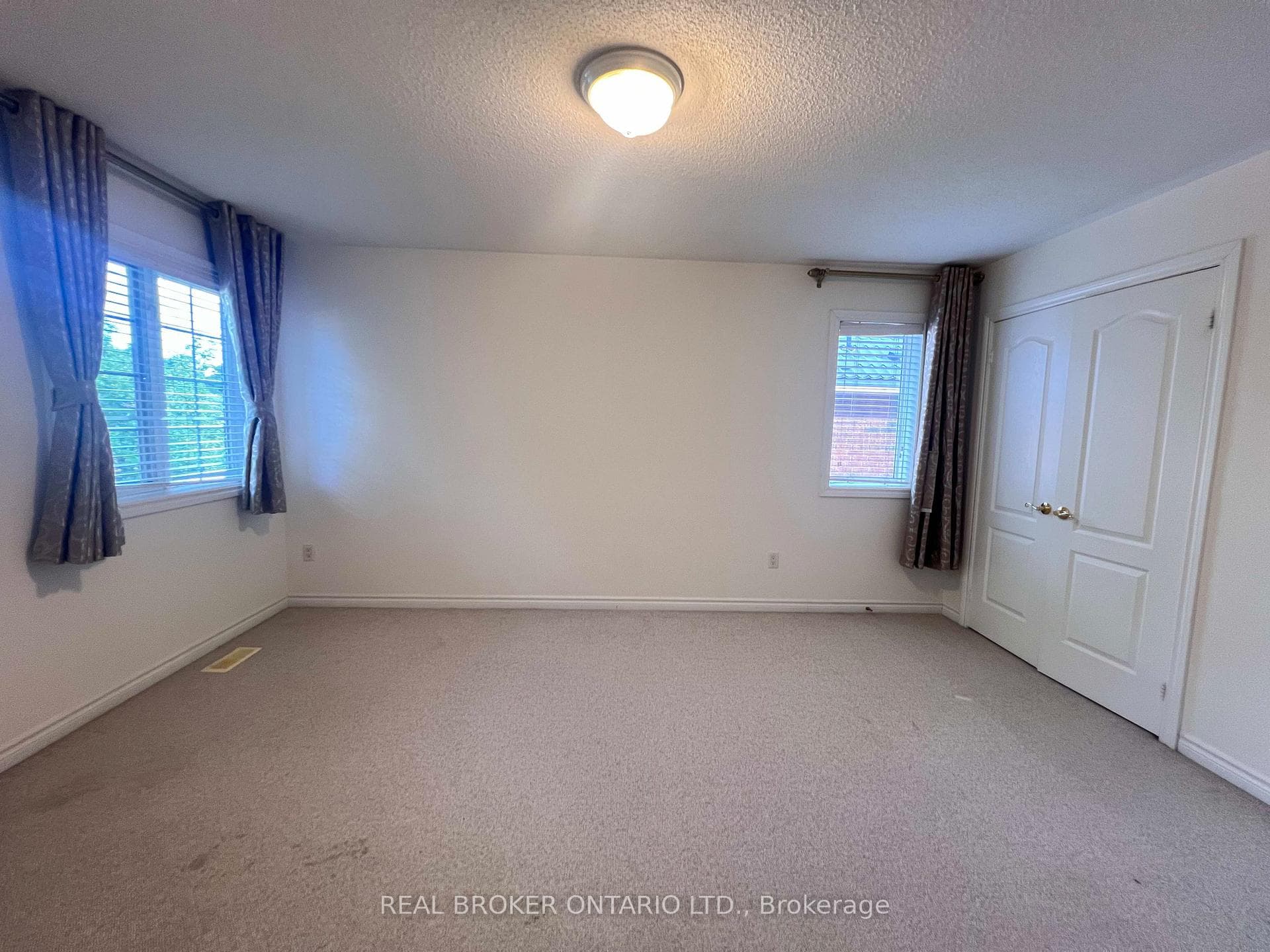 36 Stonebridge Boulevard photo 9