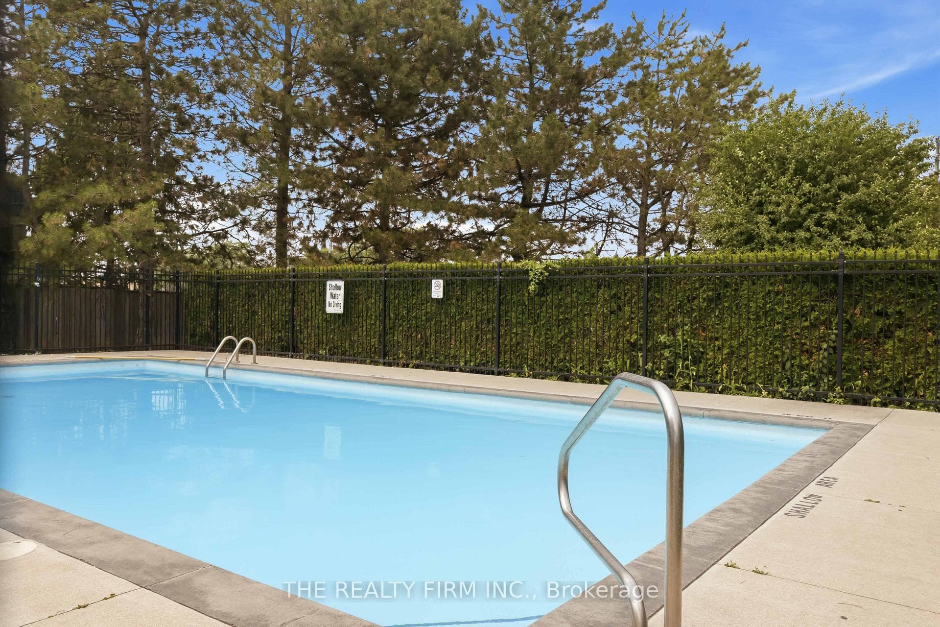 733 Deveron Crescent Unit 210 photo 33