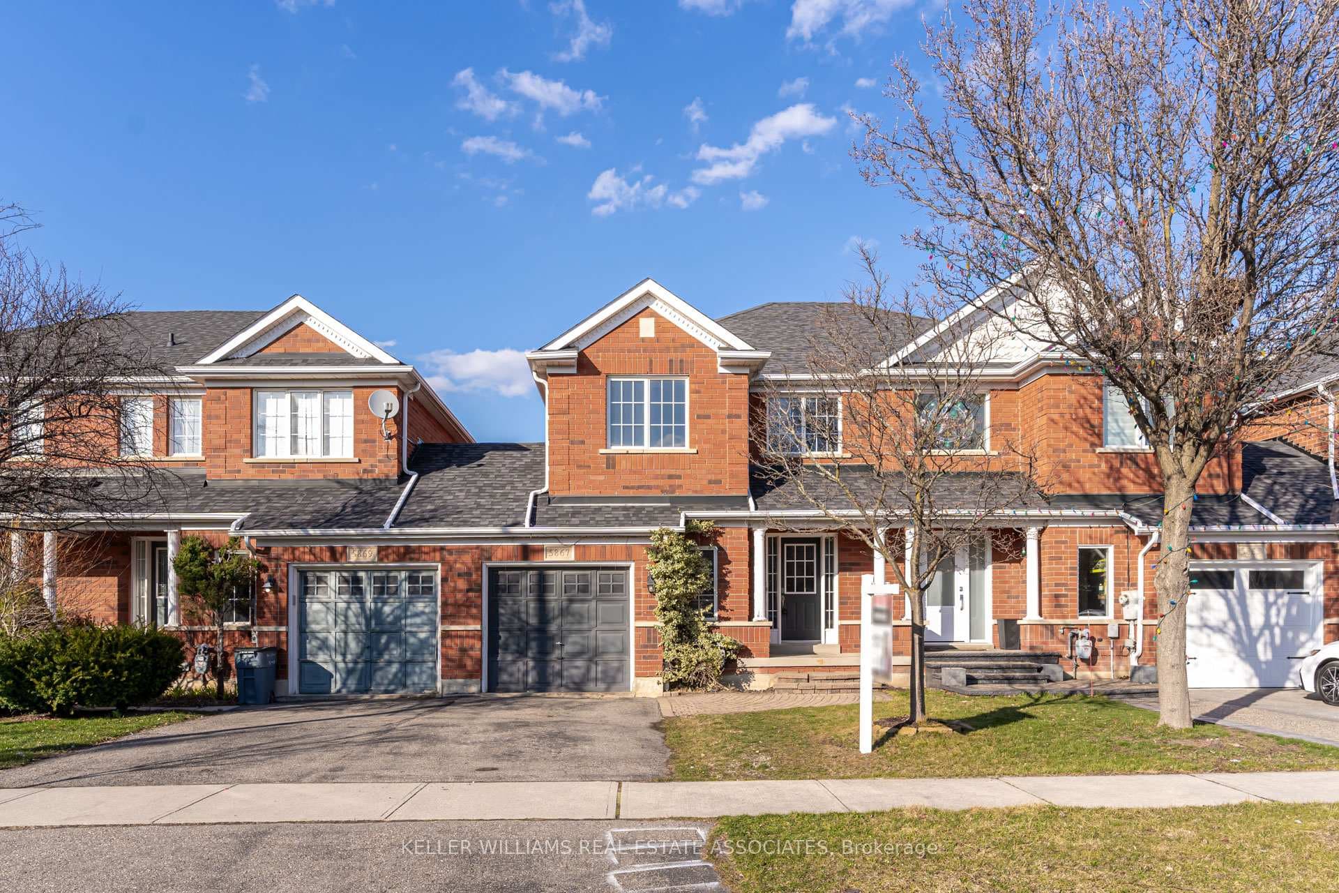 5867 Chalfont Crescent photo 1