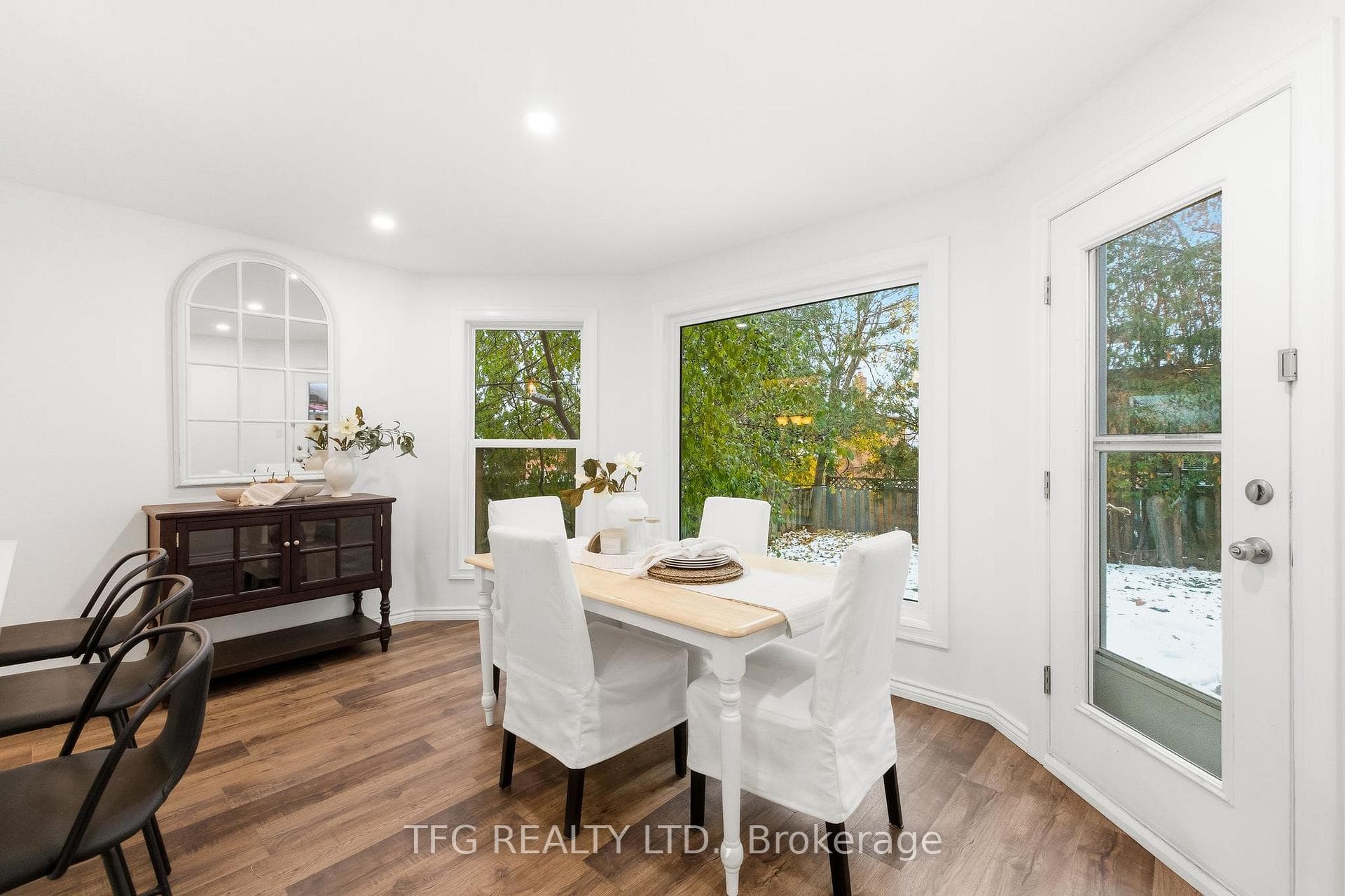 500 Sundown Crescent photo 16