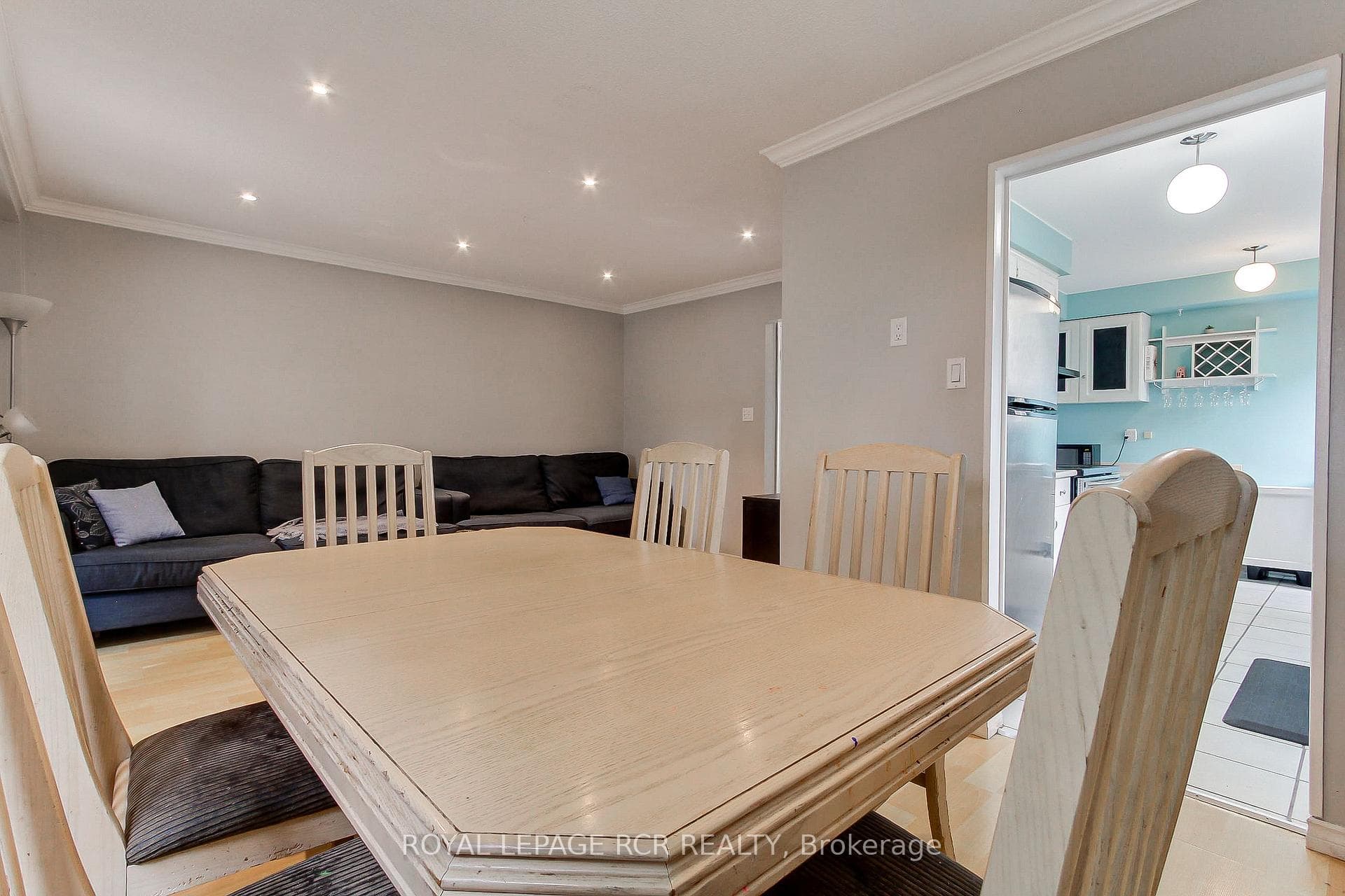 228 Collings Avenue photo 14