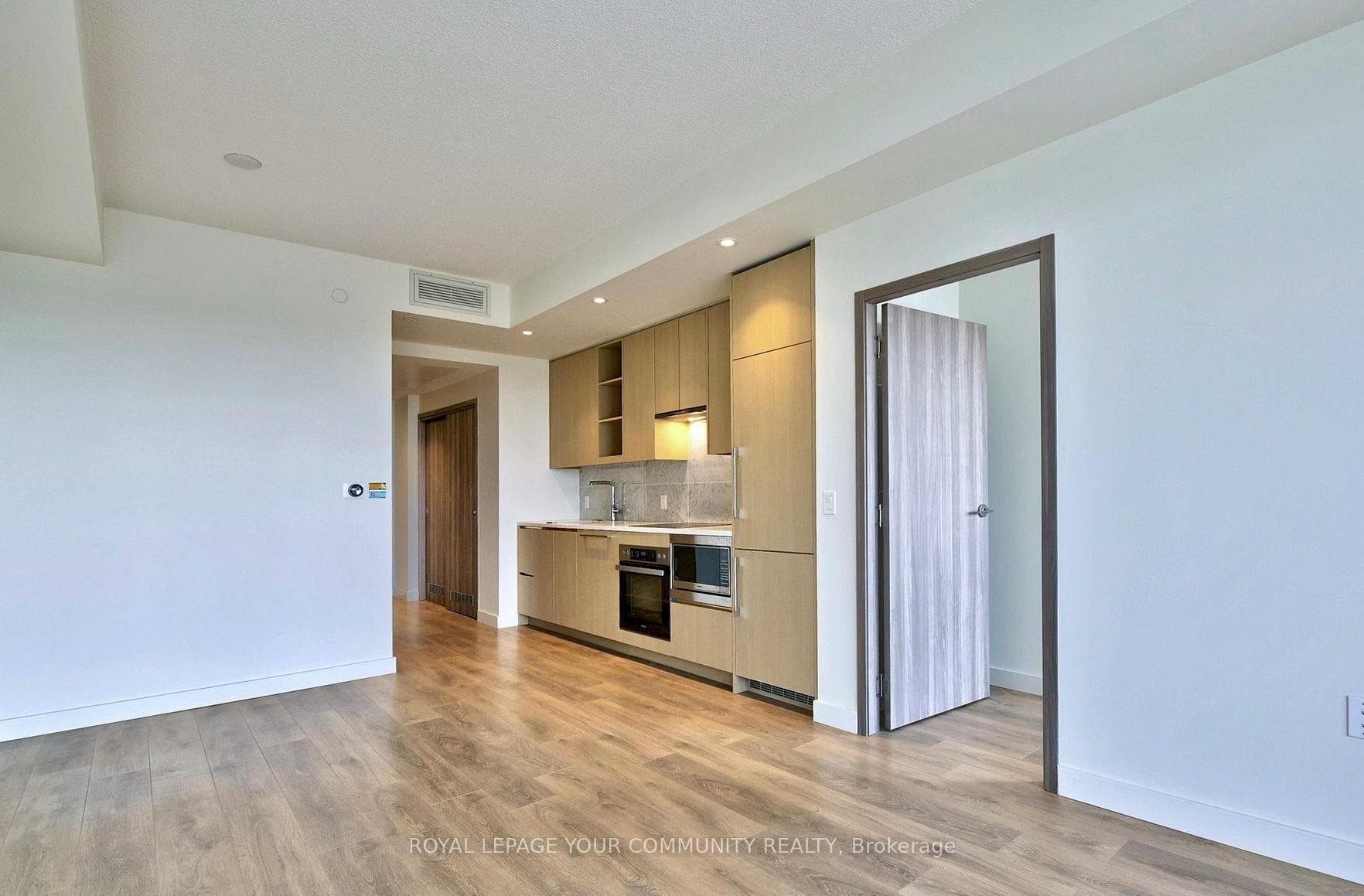 95 Mcmahon Drive Unit 1210 photo 5