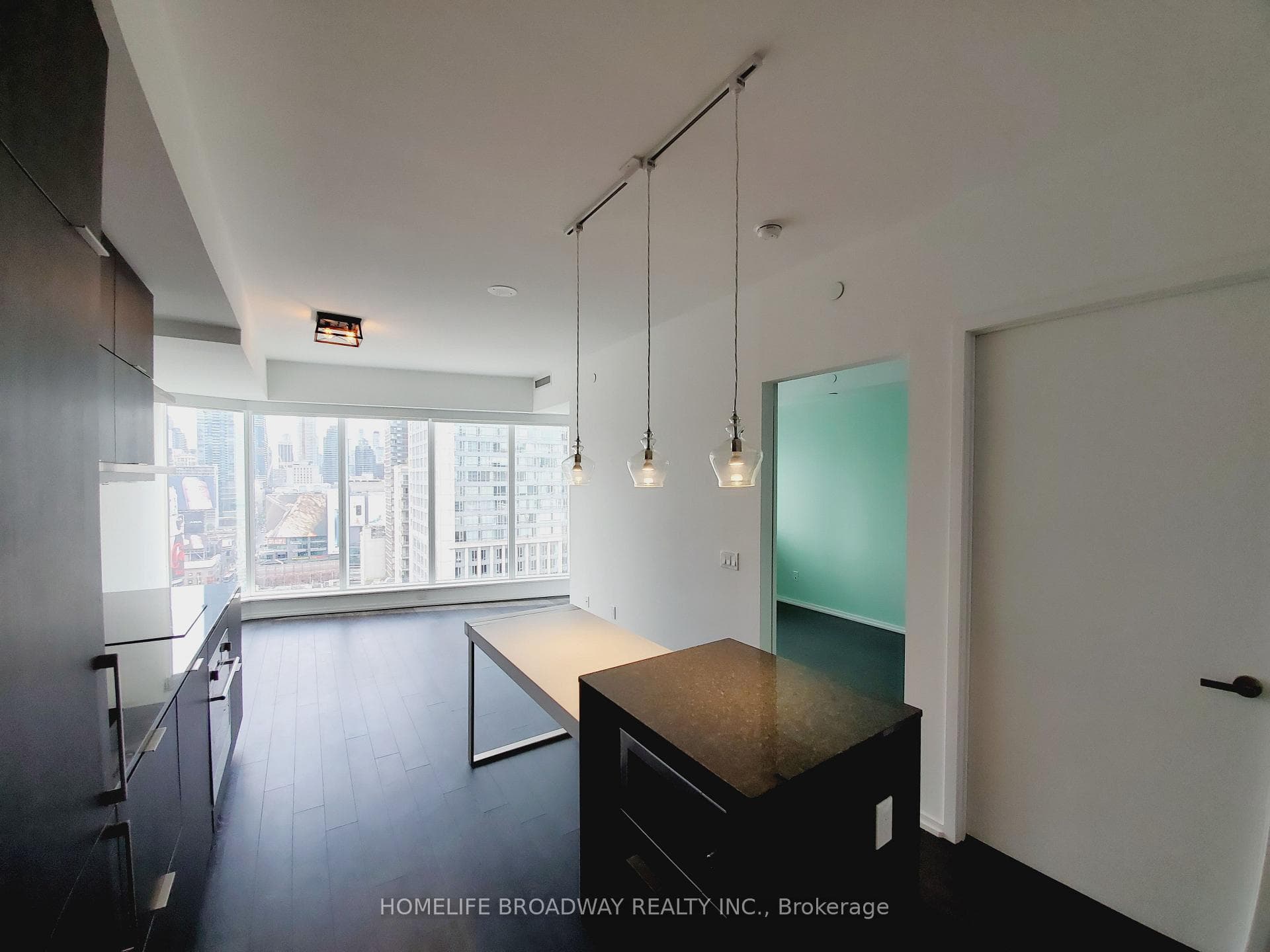197 Yonge Street Unit 1714 photo 6