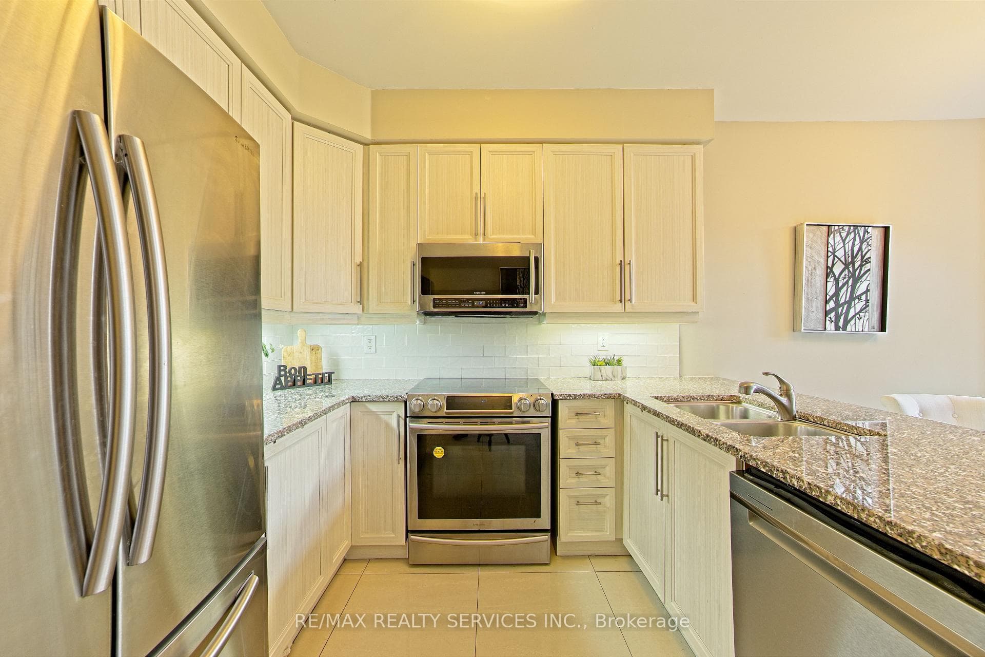 5487 Challenger Drive photo 13