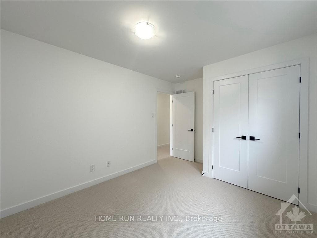 67 VICEROY Mews photo 21