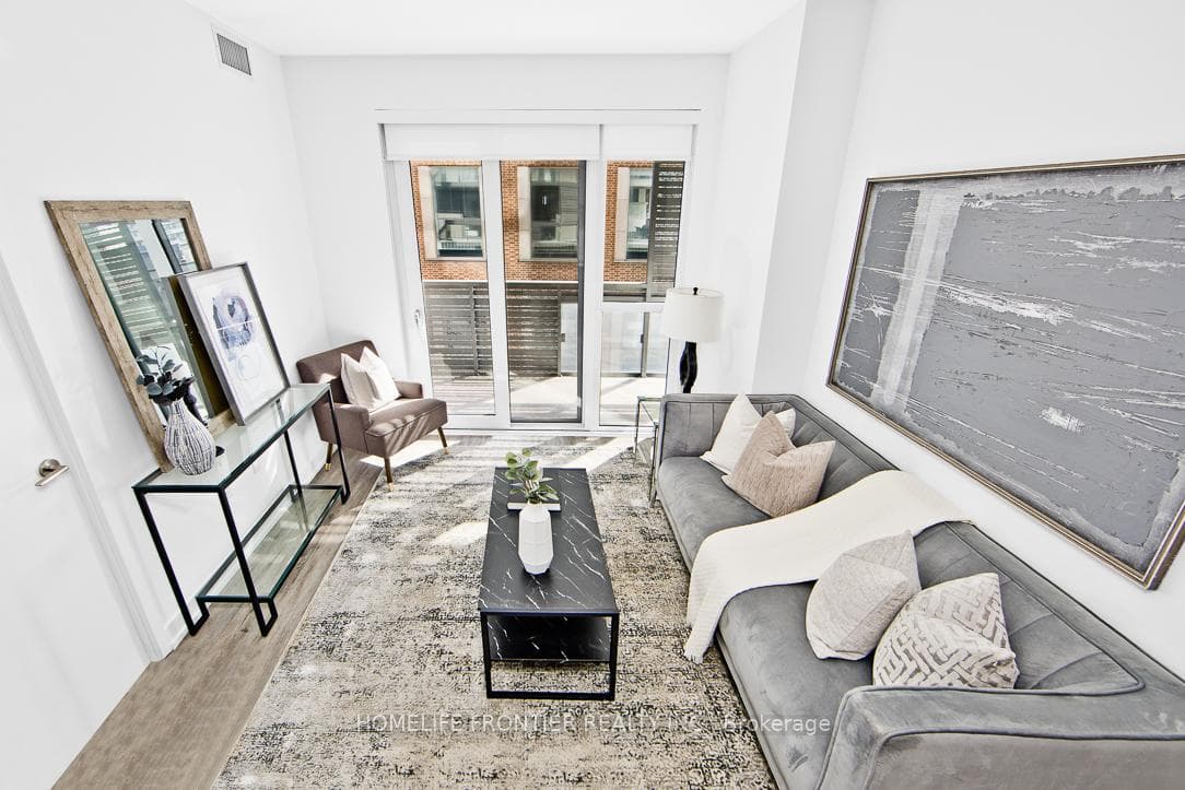 39 Roehampton Avenue Unit 704 photo 7