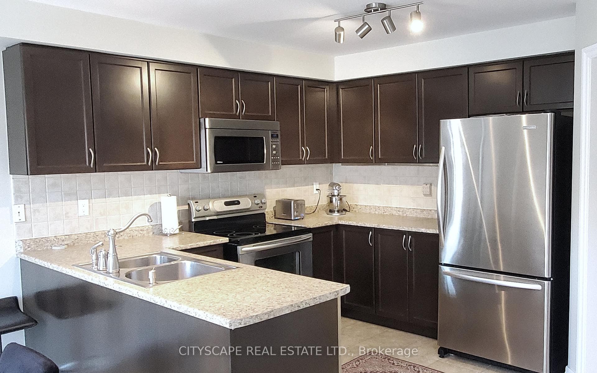 369 Kwapis Boulevard photo 5