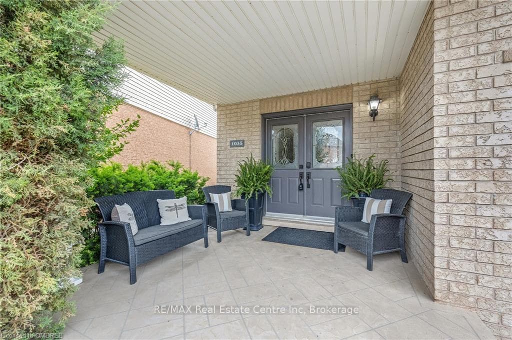1035 DONNELLY Street photo 3
