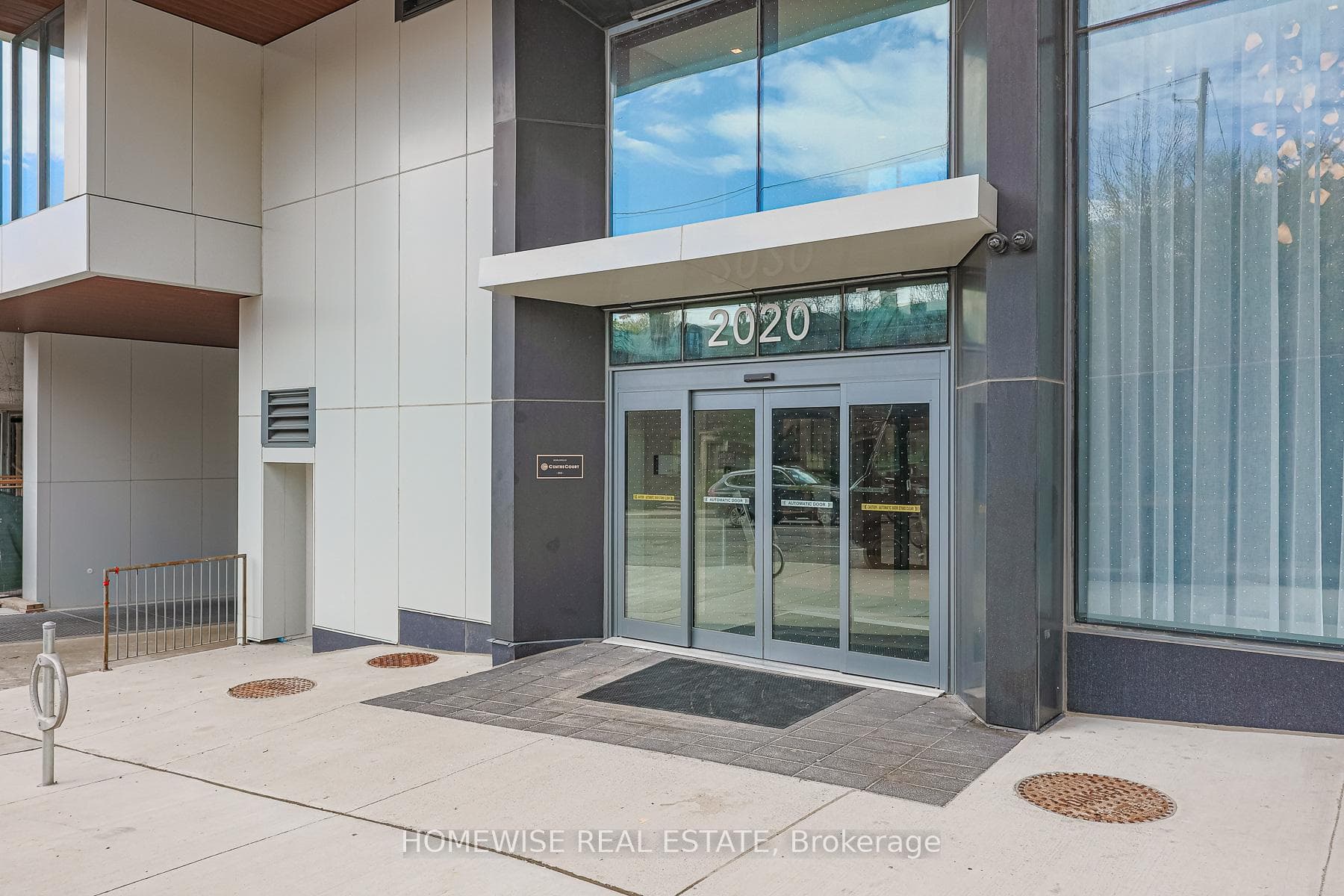 2020 Bathurst Street Unit 1605 photo 4